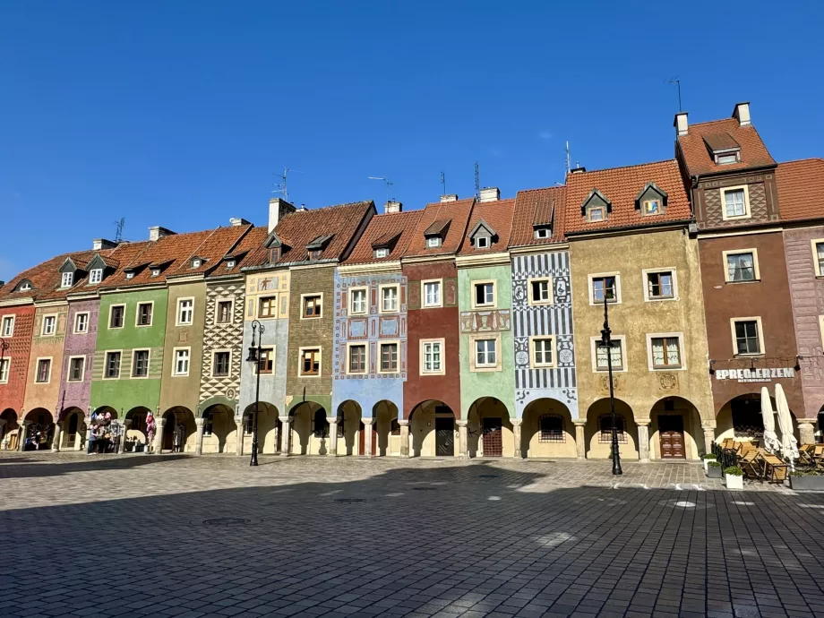Färgglada hus på Stary Rynek i Poznan