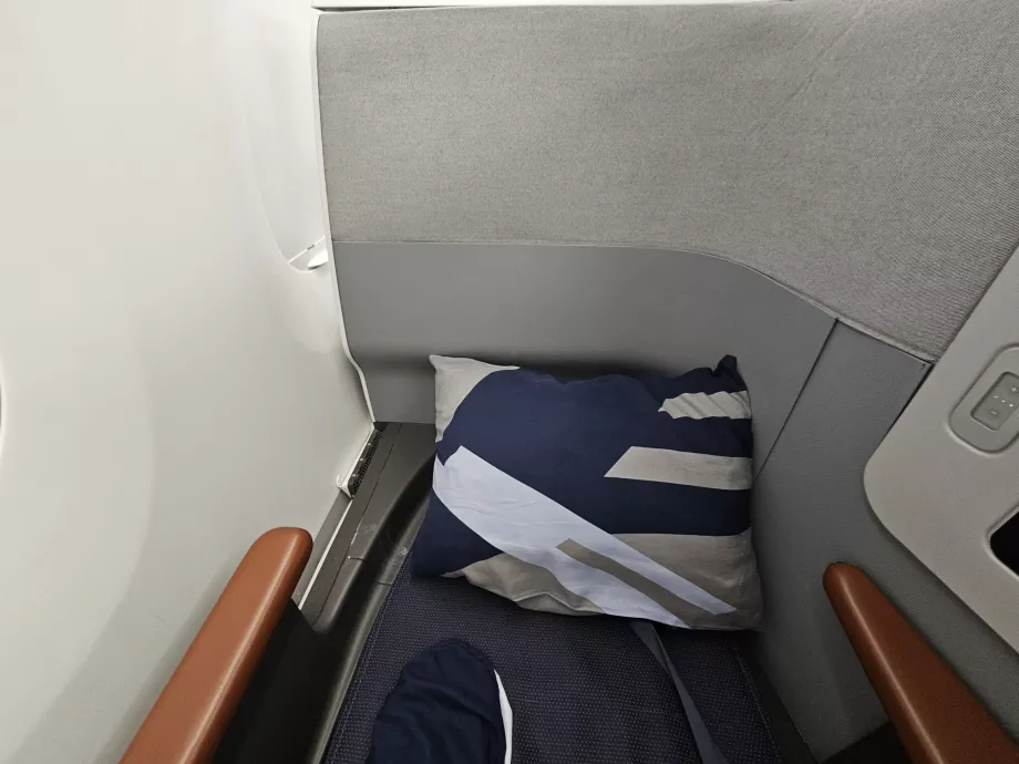 Kudde på en utfällbar säng