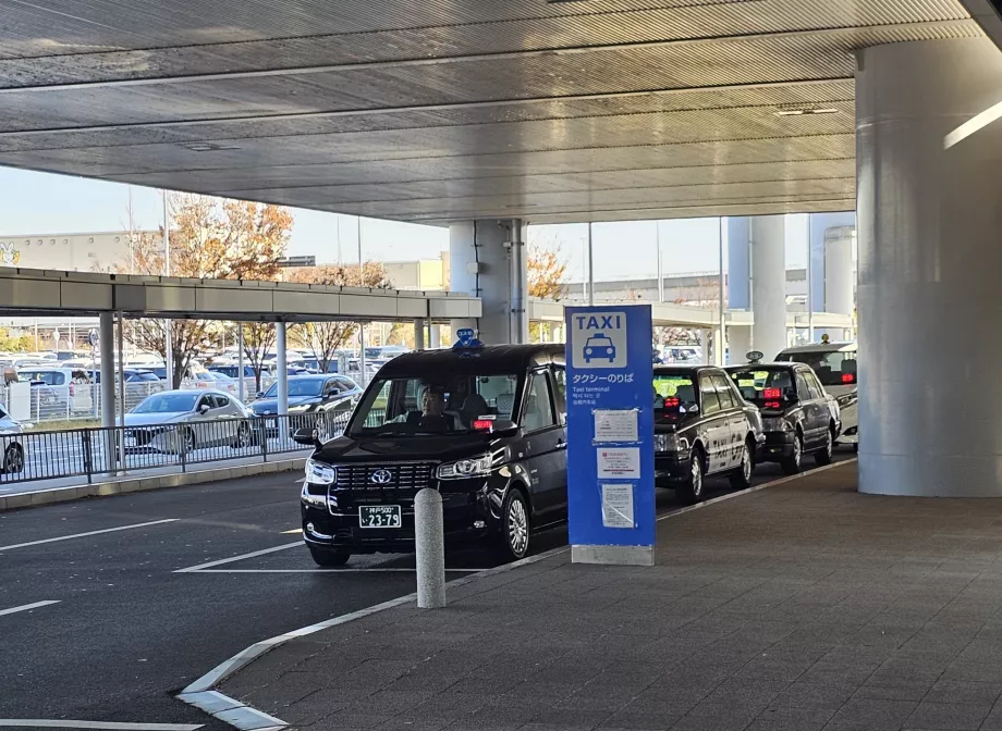 Taxistation framför Terminal 1