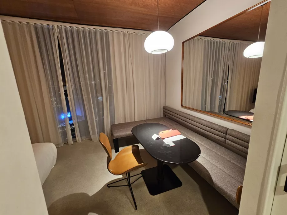 Rum, bord och soffor