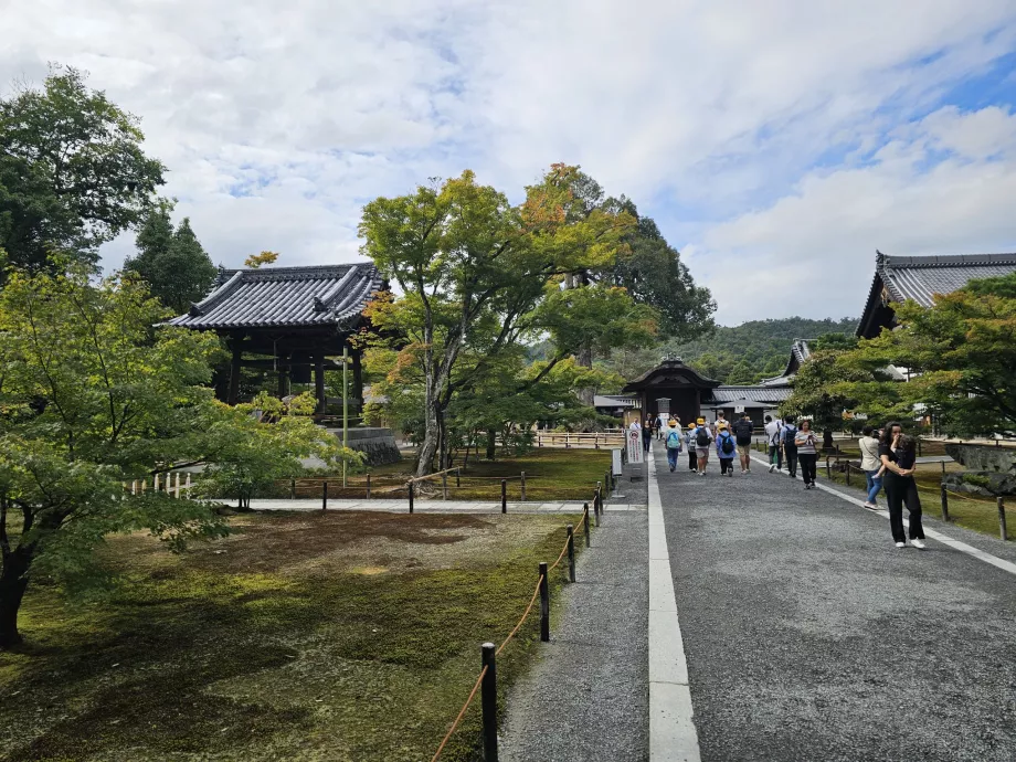 Ingång till Kinkakuji-templet
