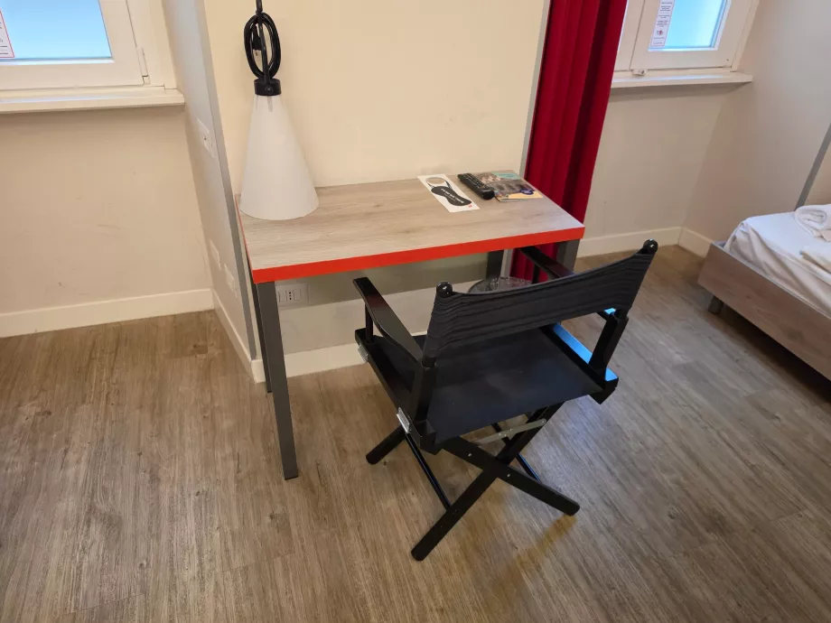 Skrivbord i rummet