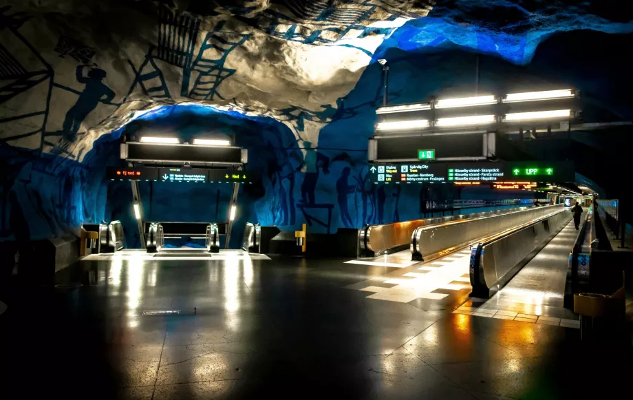 T-Centralen (utgång från blå linjen)