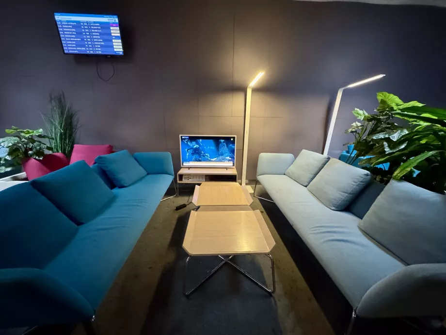 Bekväma sittplatser i den bakre delen av loungen