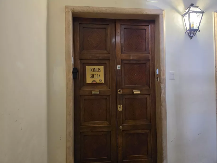 Ingång till receptionen