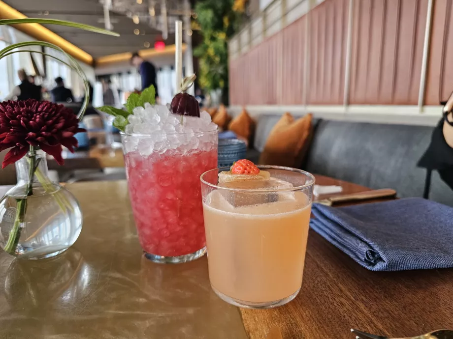 Cocktails i Peak Restaurant