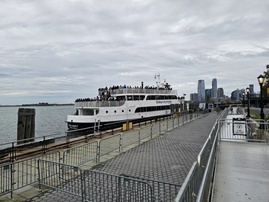 Båtbrygga Staty Stadskryssningar