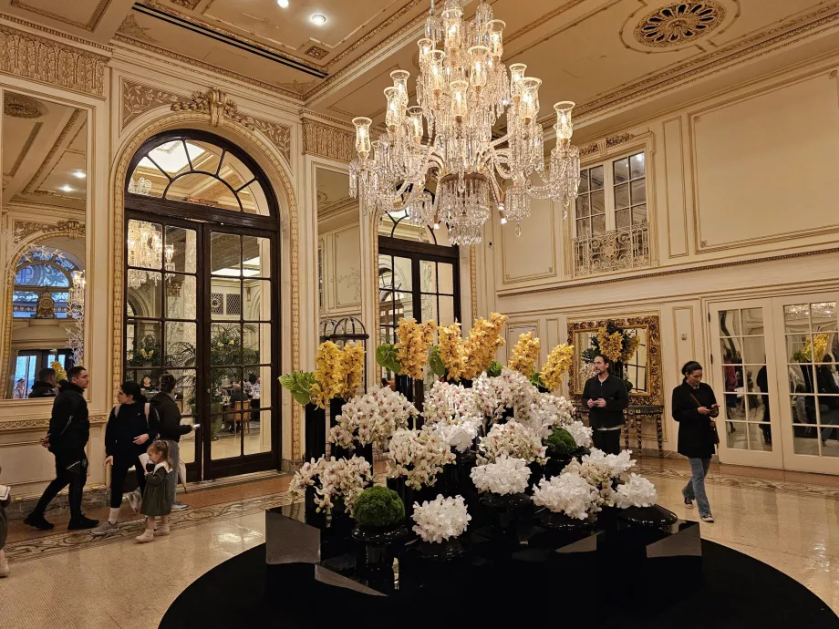 Hotellets huvudlobby