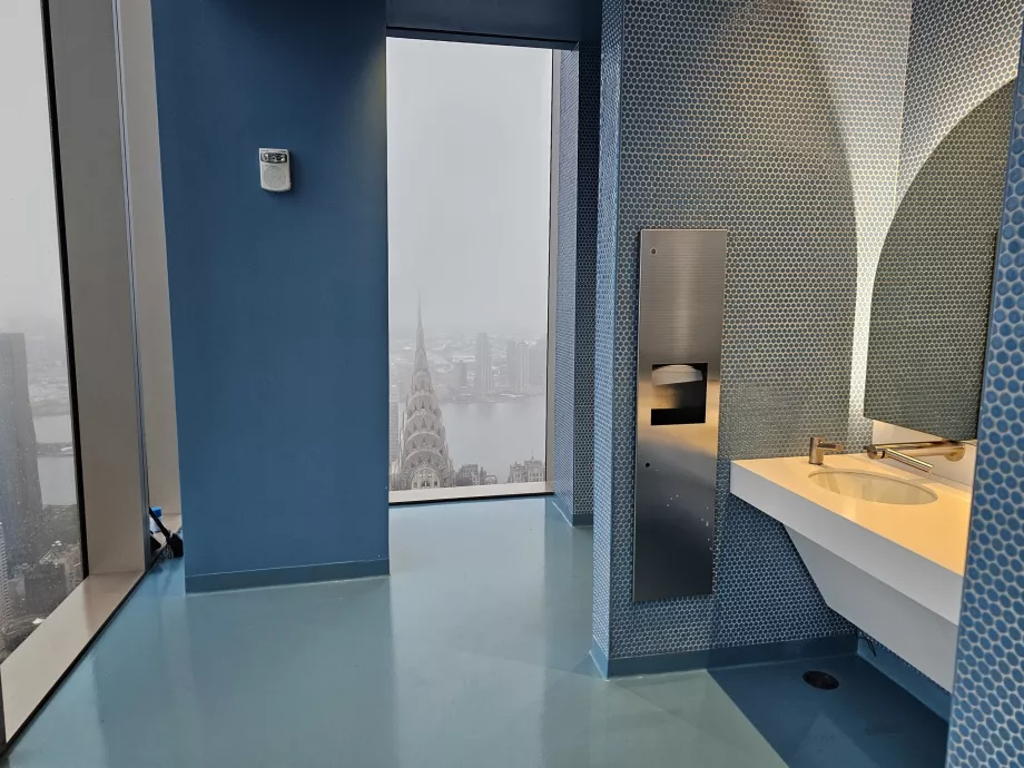 Summit One Vanderbilt, badrum med utsikt