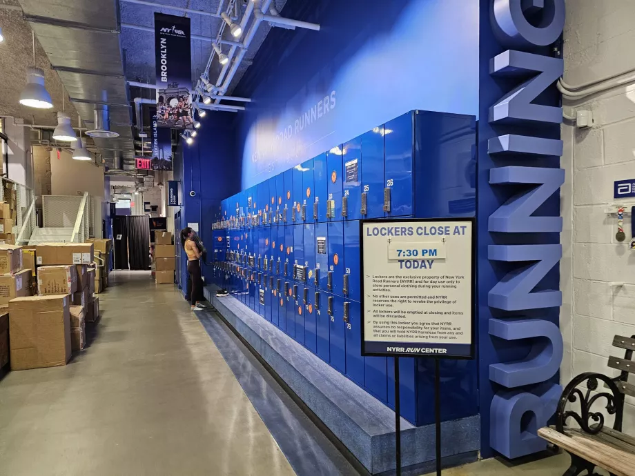 NYRR-center, bagageförvaring för löpare