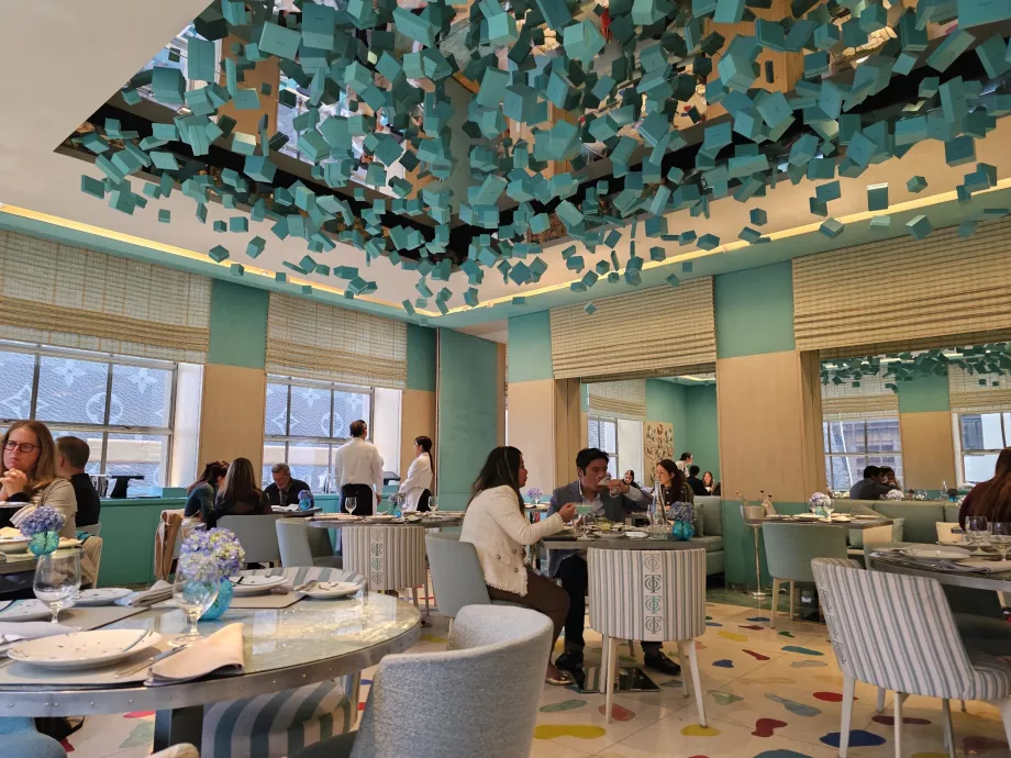 Blue Box, övergripande miljö