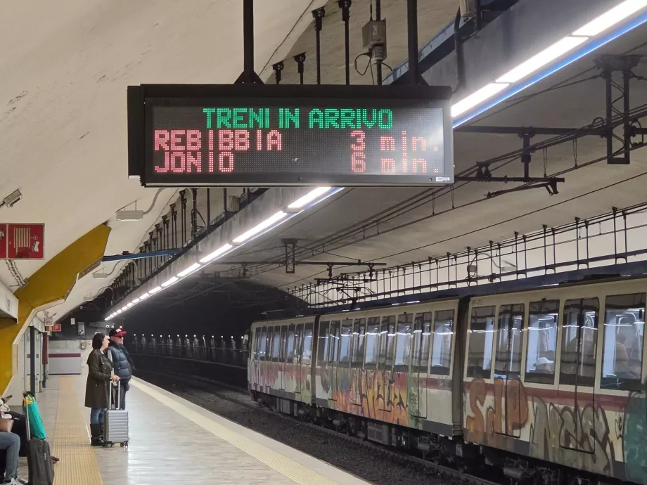 Informationstavlor i tunnelbanan