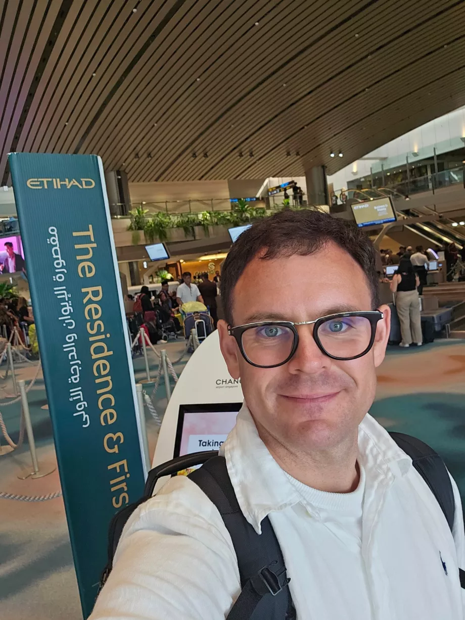 Jag vid incheckningen på Singapores flygplats
