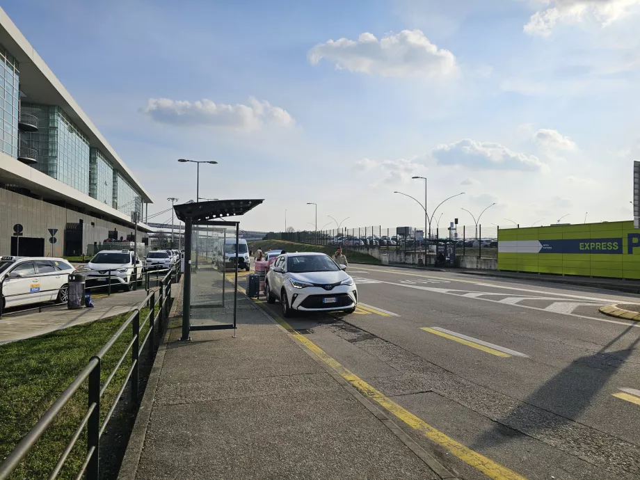 Ubers monter, Terminal 1