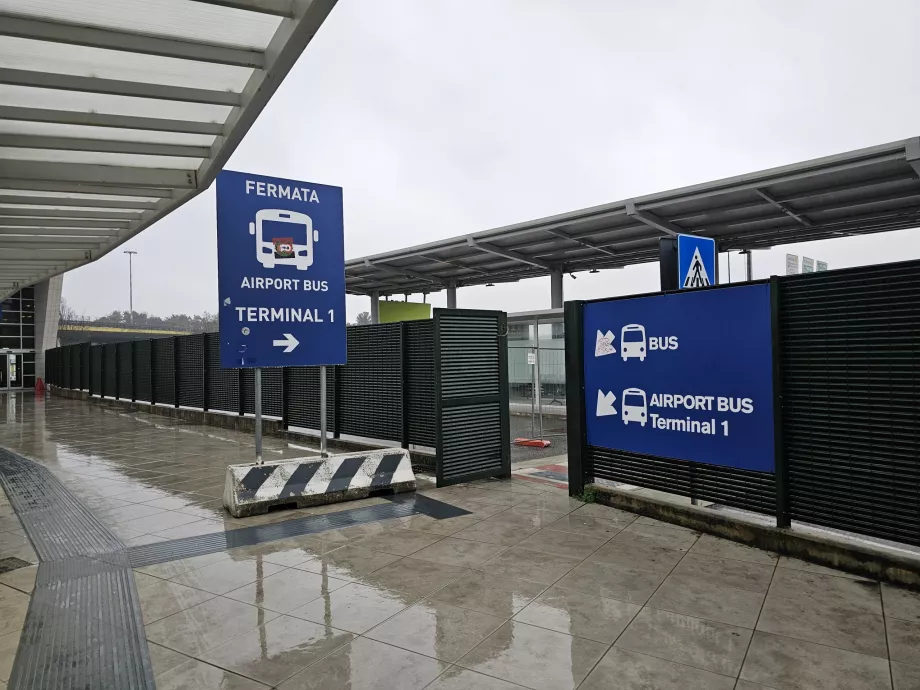 Hållplats för skyttelbuss vid Terminal 2