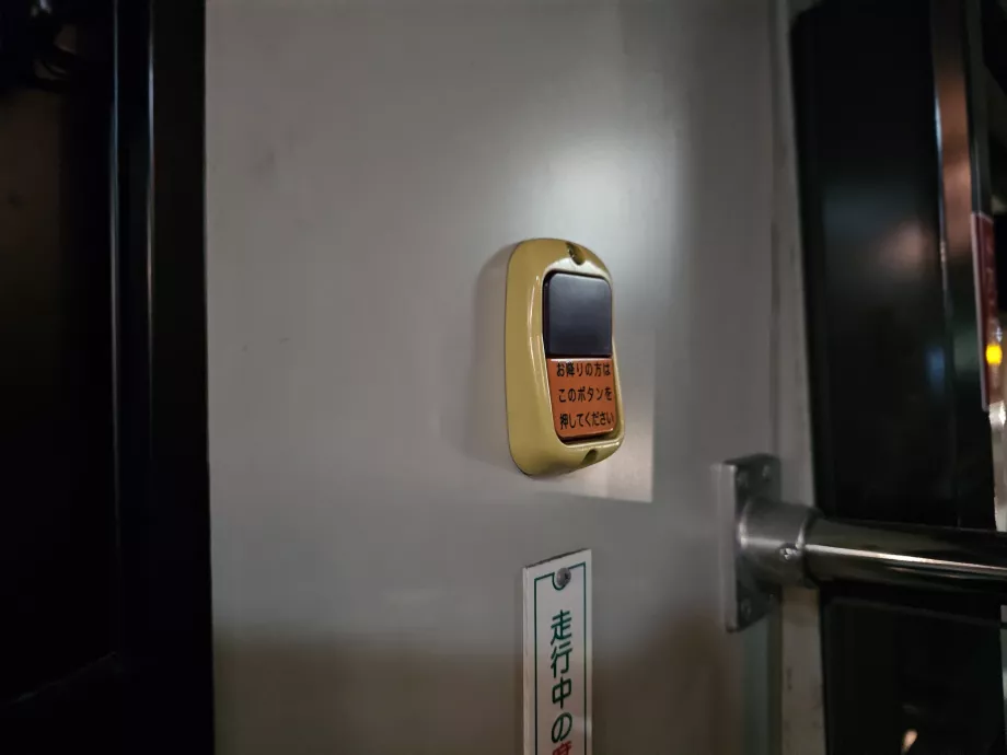 "STOP"-knapp på stadsbussar