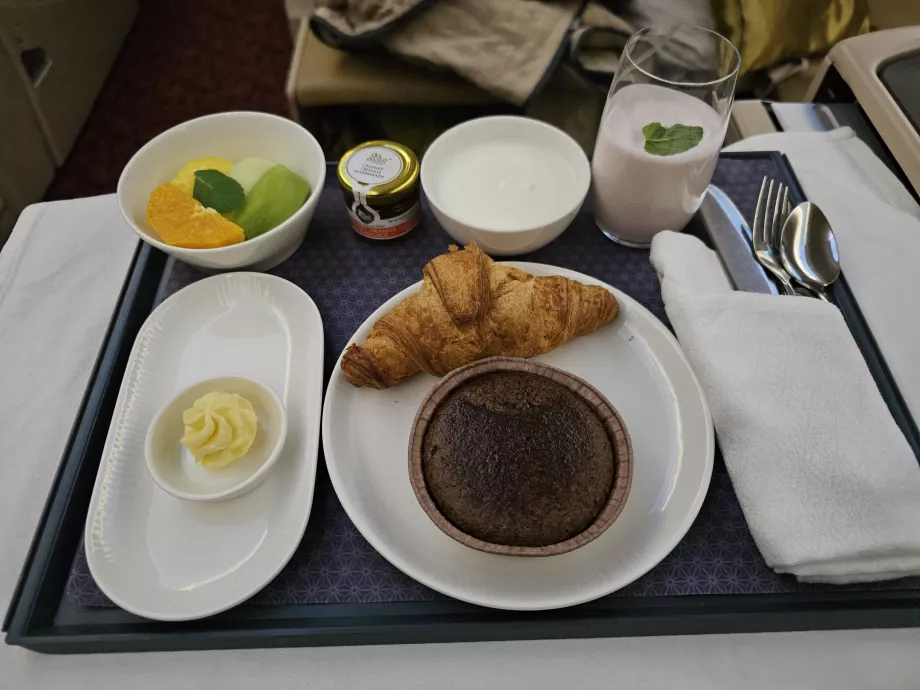Frukost på flygningen MXP-DEL