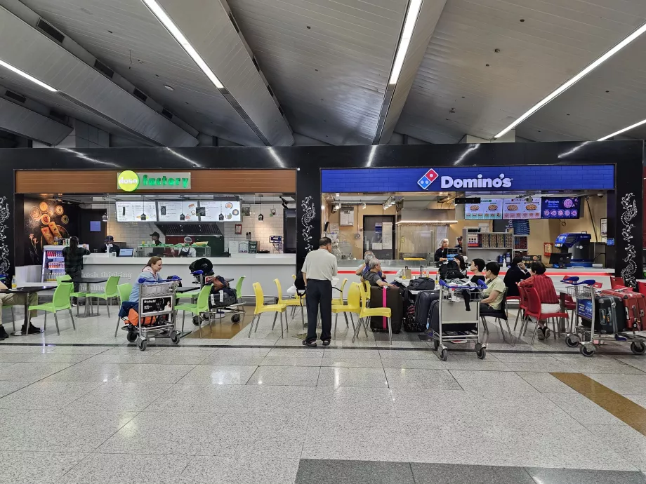 Förfriskningar i ankomsthallen, allmänt område, Terminal 3