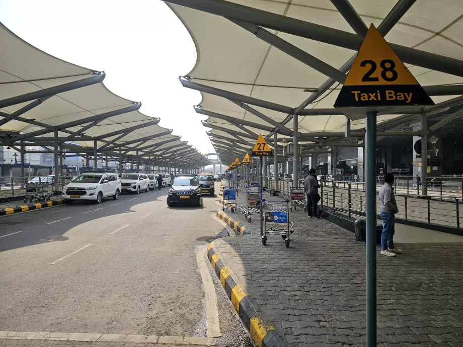 Taxistation, Terminal 3