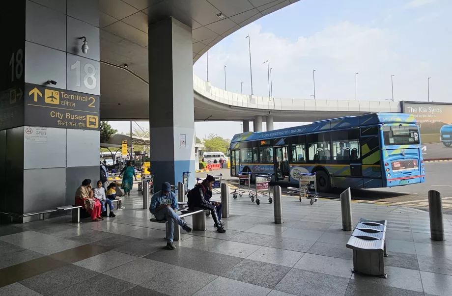 Stadsbusshållplats framför Terminal 3