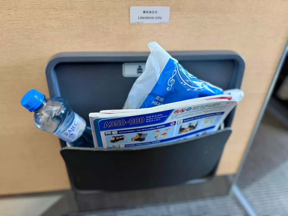 Förvaringsfack och vattenflaska