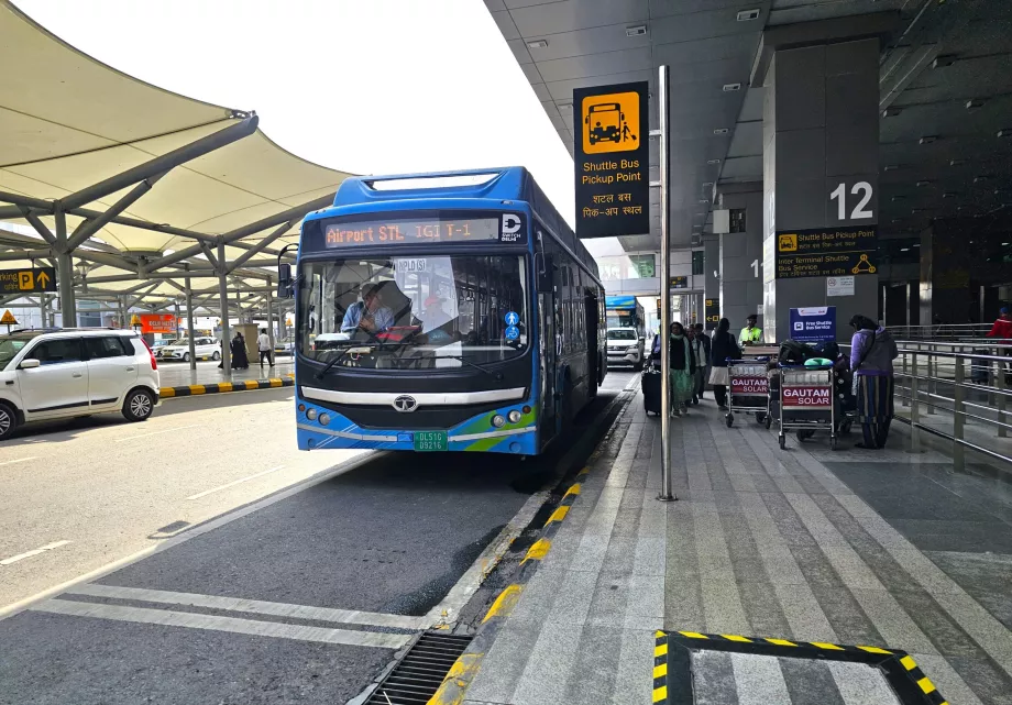 Skyttelbuss mellan terminalerna 1-2-3, hållplats terminal 3