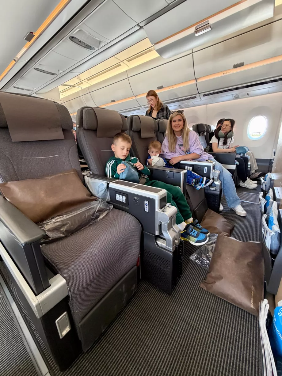 Vår familj i första raden Premium Economy