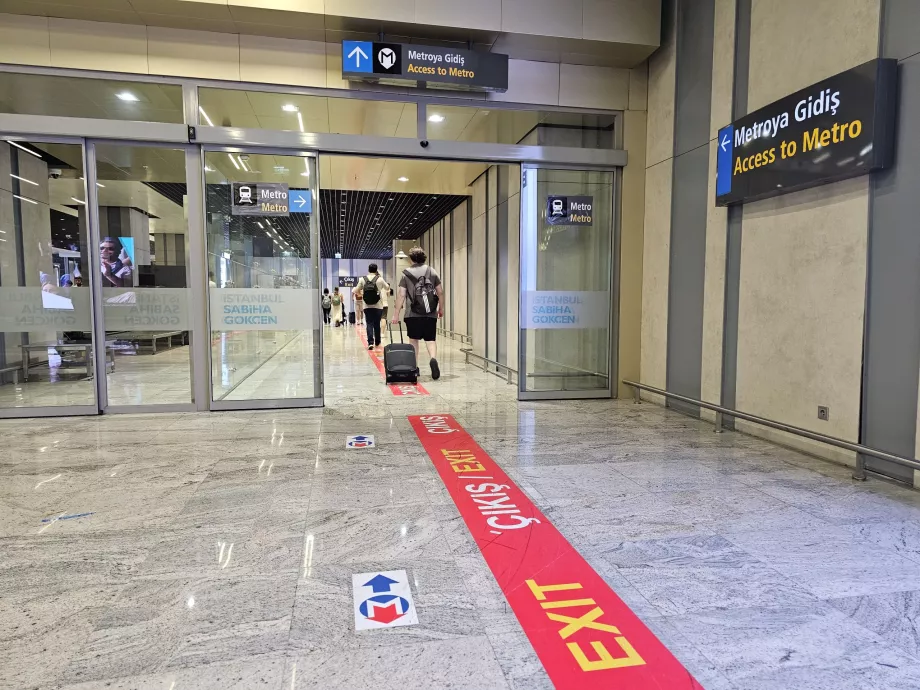 Ingång till tunnelbanestationen