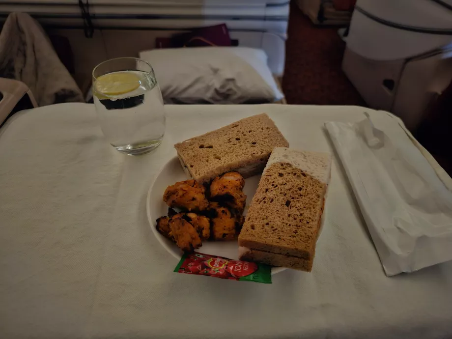 Ett litet mellanmål efter start på nattflygningar
