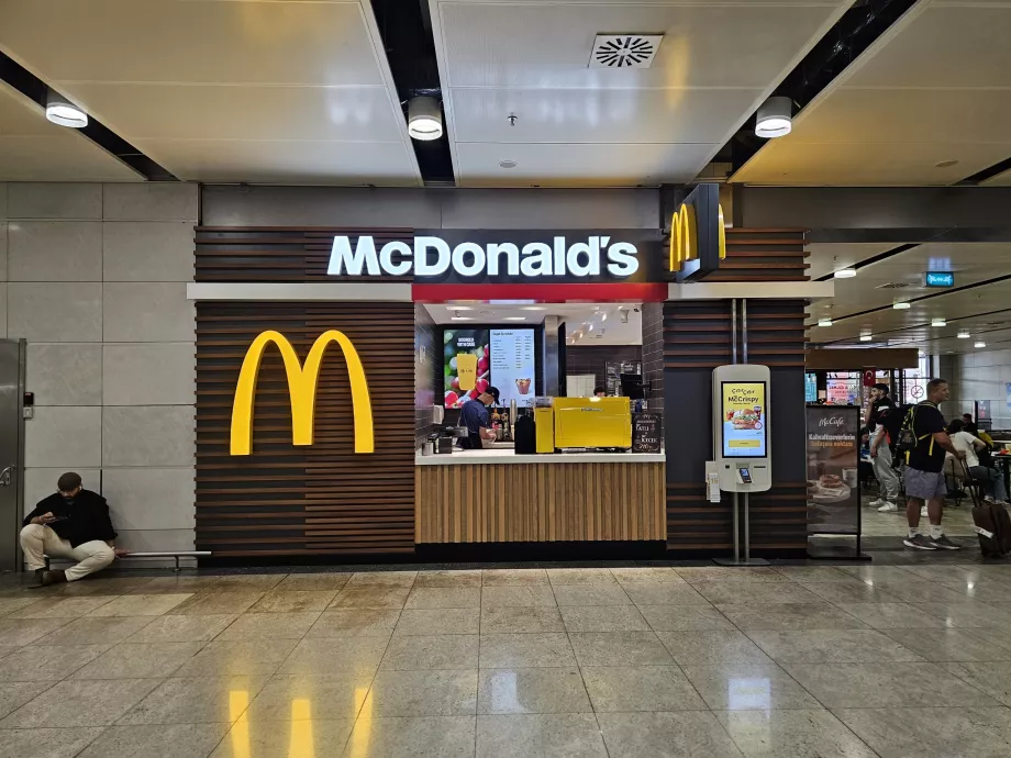 McDonald's, ankomsthallens allmänna område