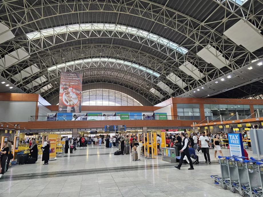 Istanbul SAW Flygplats avgångshall