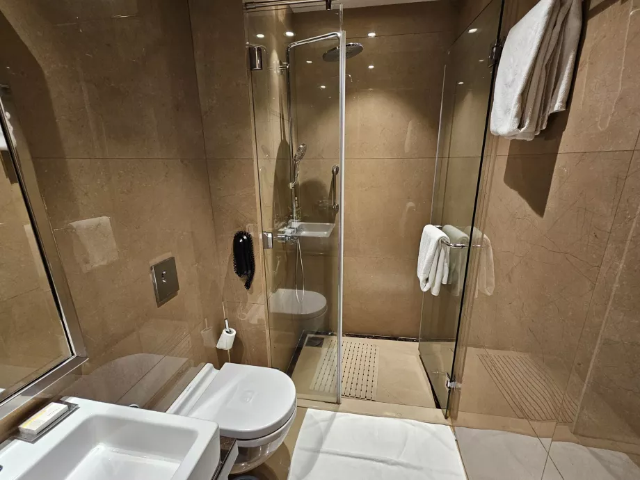 Niranta transit hotell