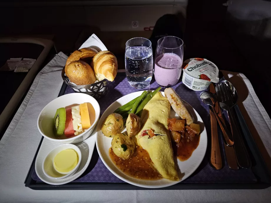 Frukost på flygningen MEL-BOM