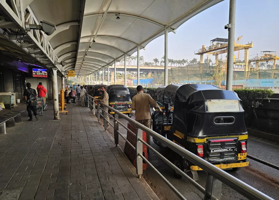 Rickshaw - stå framför Terminal 2