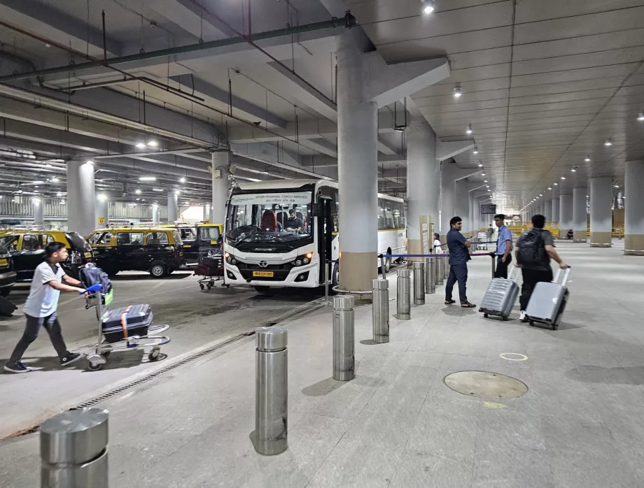 Hållplats för skyttelbuss, Terminal 2