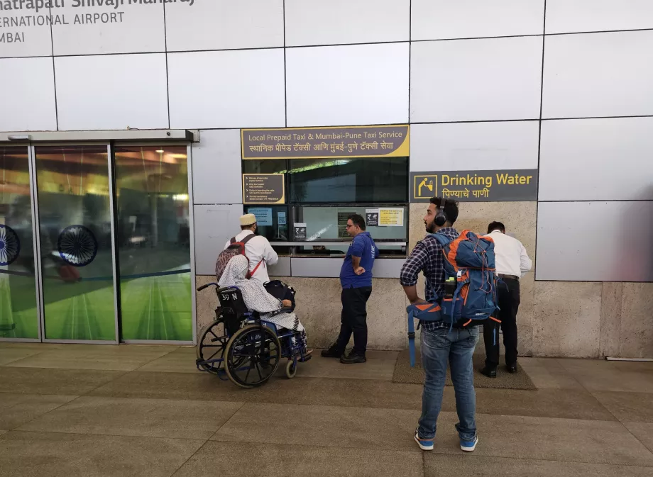 Taxidisk för förskottsbetalning, Terminal 1