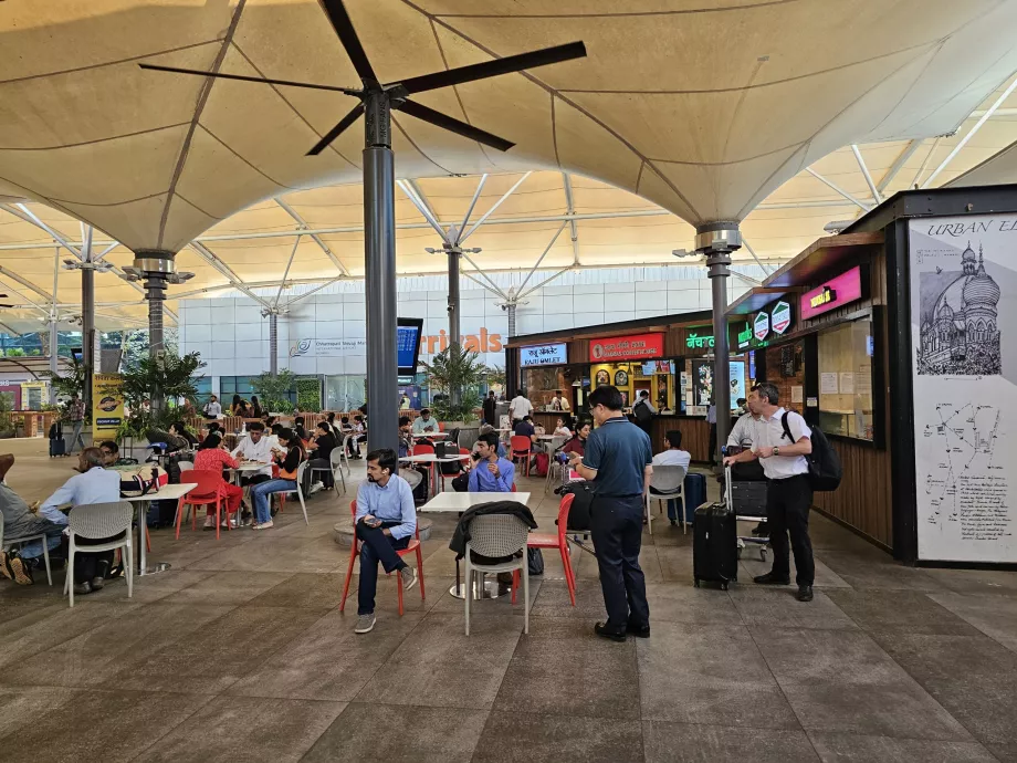 Food Court framför Terminal 1