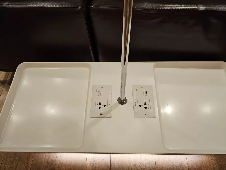 Uttag och USB för laddning av elektronik