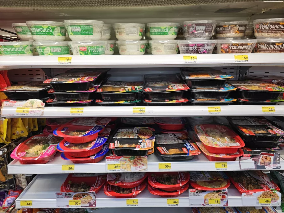 Färdiglagade varma måltider som kan värmas upp direkt