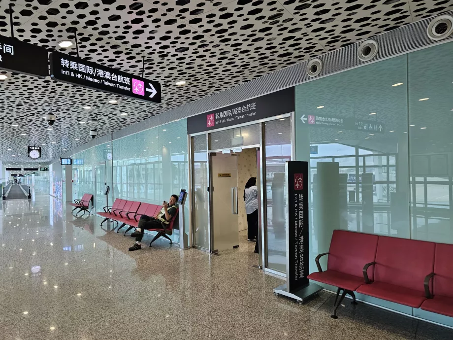 Internationell transfer mellan flygningar