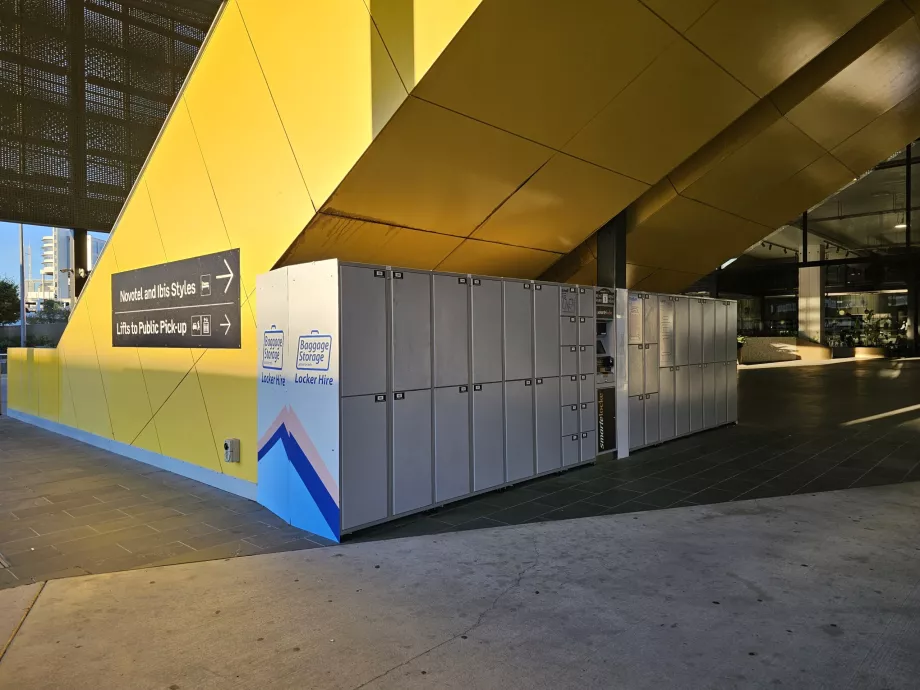 Bagageförvaringsskåp på parkeringen vid Terminal 4
