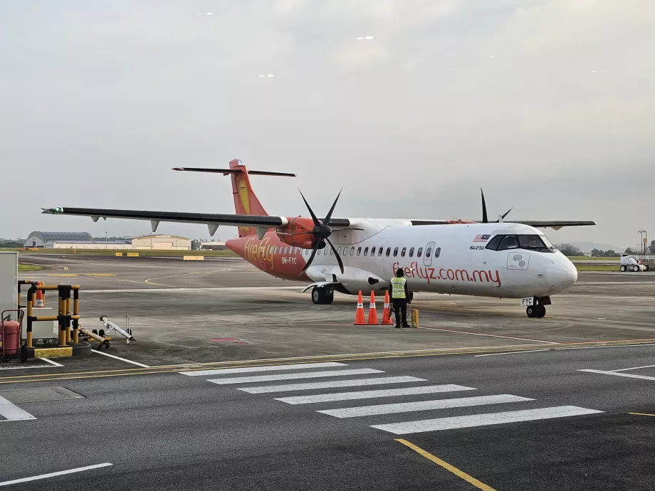 Firefly, ATR72 på Seletar flygplats