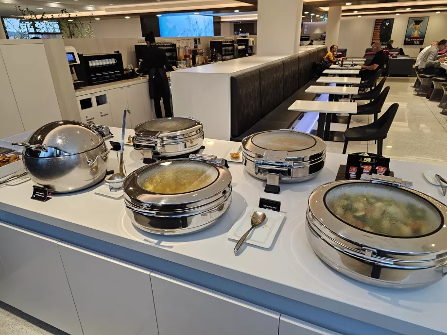 ANZ Lounge, varm mat